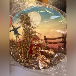 Decorative collectible plate